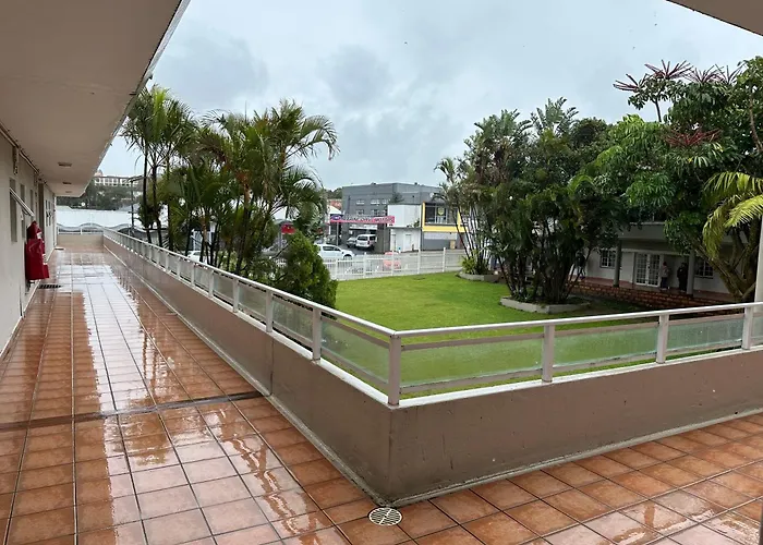 Uvongo Square 4