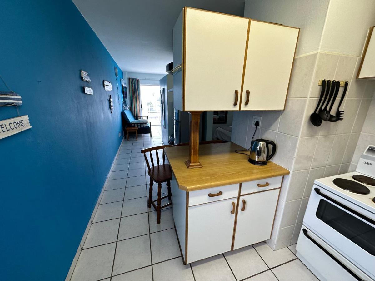 Uvongo Square 4 Appartement *